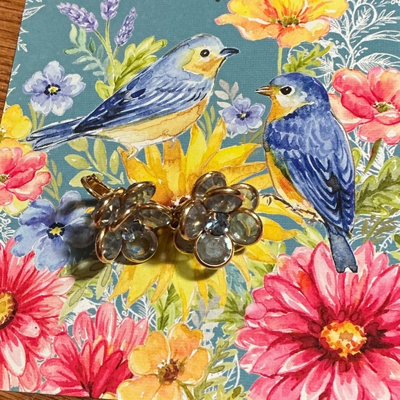 Jewelry - Vintage clip earrings. Blue clusters of flowers on gold toned backing.